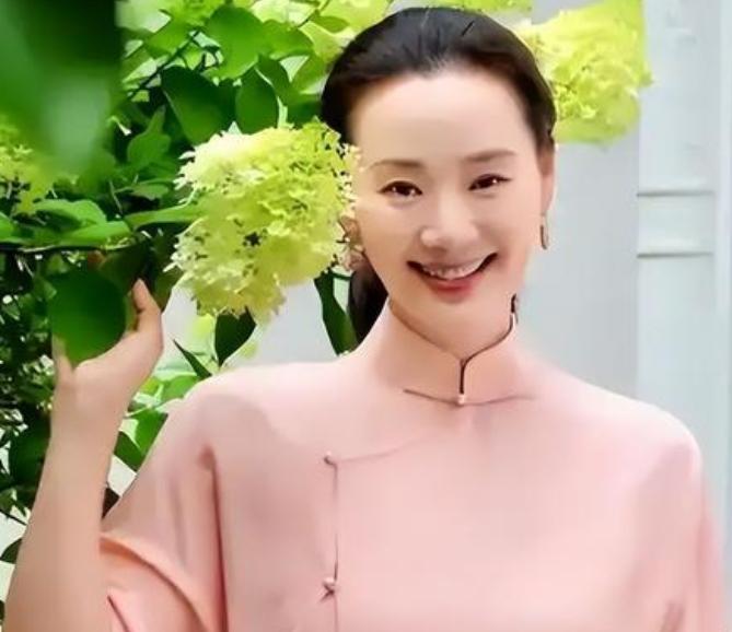 只当过一次演员，却住北京亿万豪宅，丈夫给她打工，俩儿子也争气
娱乐