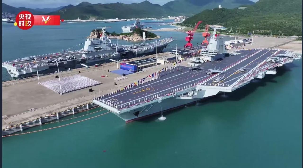 我真的要哭了！就在今天，我们的003航母福建舰，终于上了舷号，服役了！
在视频画