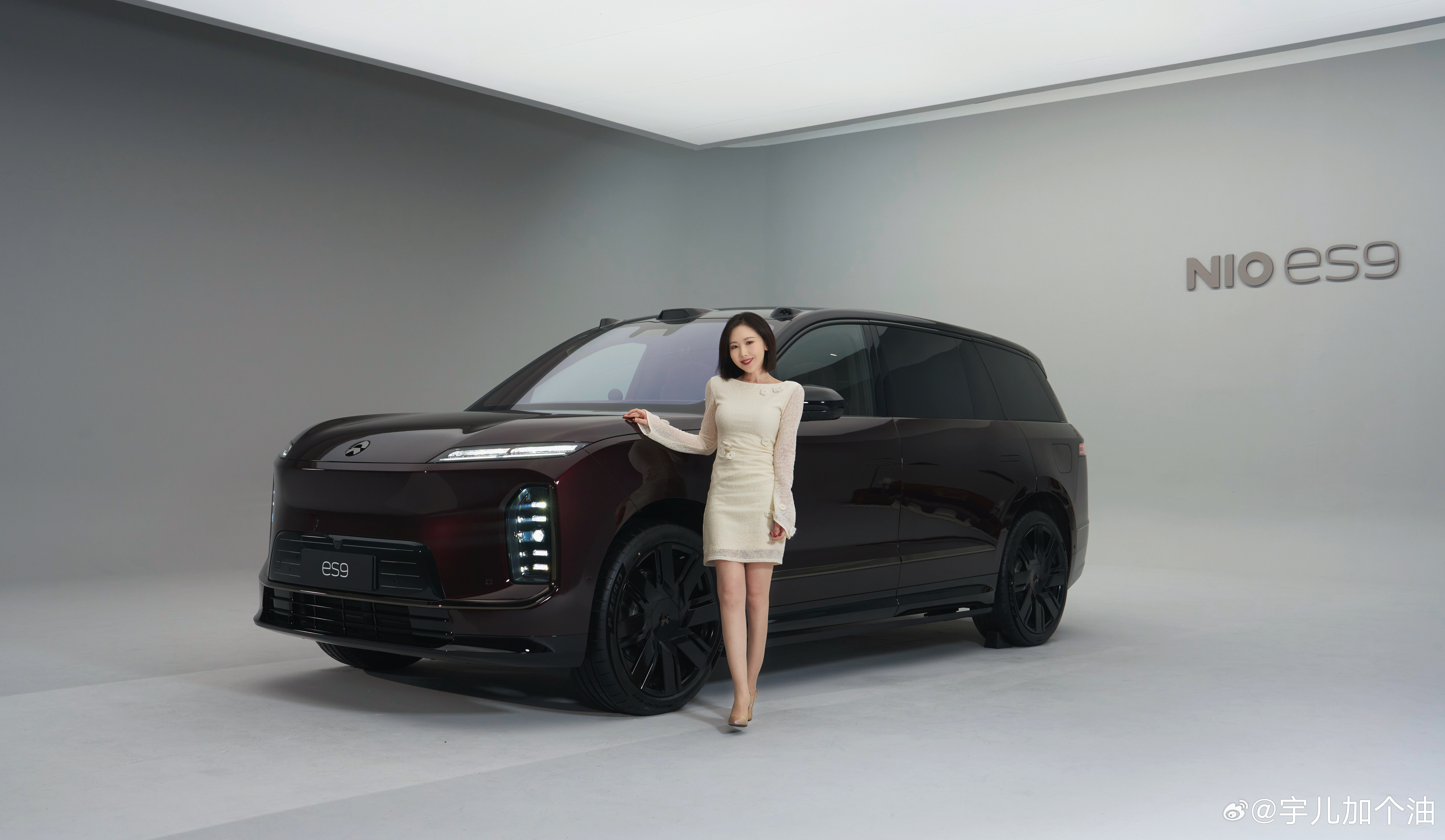 蔚来ES9～封面 选1还是2？ 