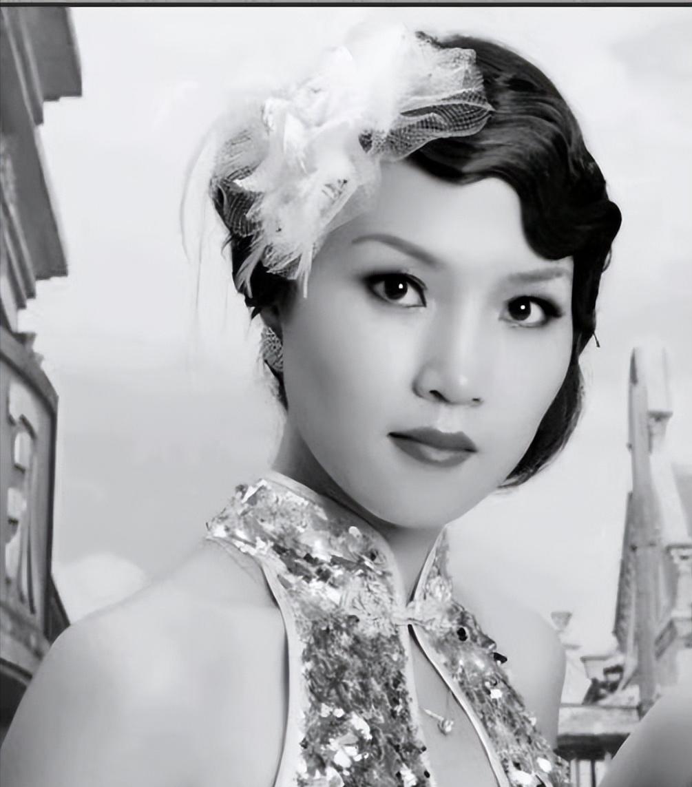 顾祝同执行军务，路过家乡，偶然想起结发妻子，于是回家去看望，谁知进门见妻子肚皮鼓