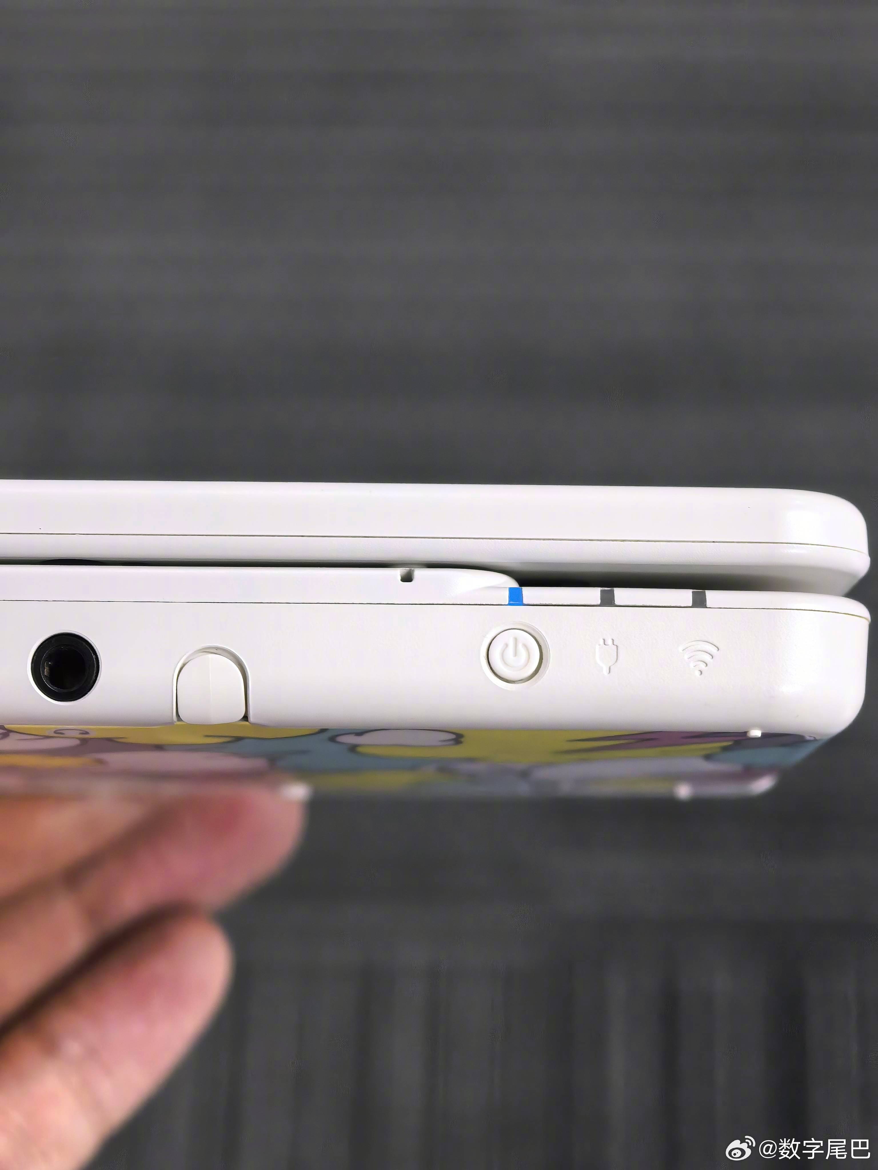 怀旧小抽屉 新小三海淘 1550 元！屏幕四周略微发黄，左下角一个小亮点。壳子有