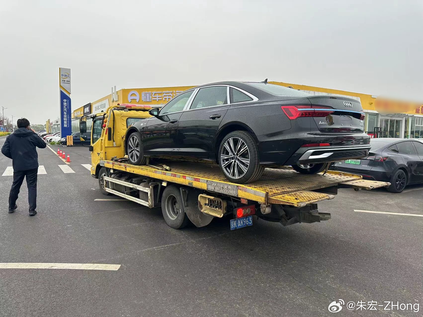 奥迪A6L 479900交车 客户申请当地补贴，弄了一台增值车…连夜小板车托运过