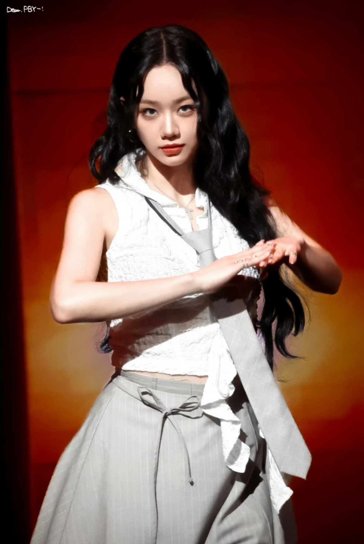 李/惠利/hyeri × 张/月『我们在拥有爱的世纪里悲伤』 