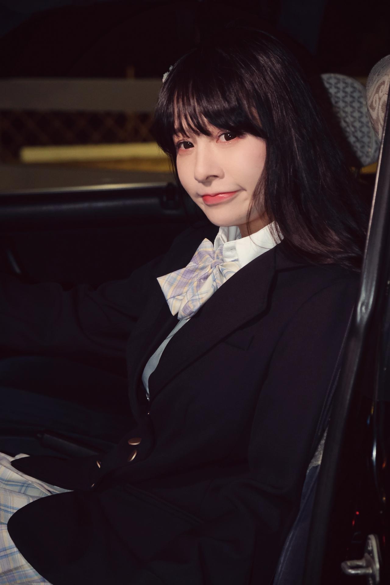 这位同学 可以认识一下吗？丰田皇冠 皇冠133 美女车模 汽车摄影