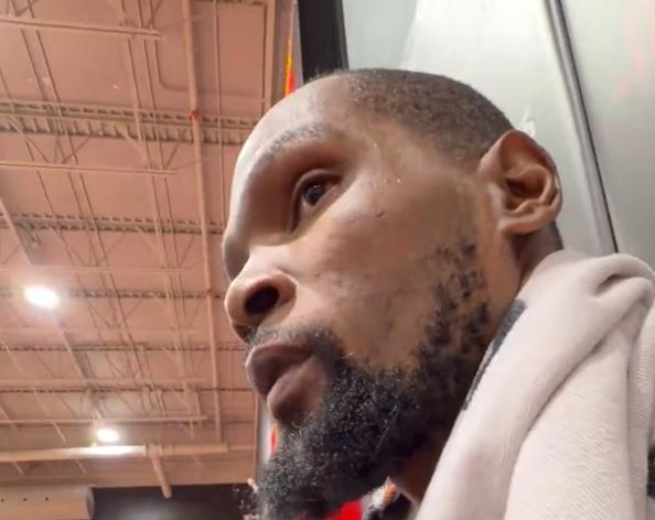 史蒂芬•A-史密斯：KD是历史前十，我不相信能有十个人得分比他出色。
这种说法，