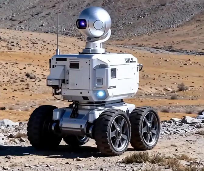 简直笑掉大牙！近日，印度媒体宣称：“中国部署在边境的执勤机器人可能被印度士兵抱走