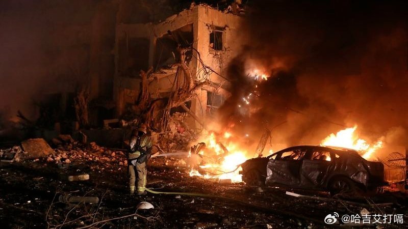 凤凰新闻【以色列正在输掉未来】1）这两天，以色列针对伊朗高官的定点清除行动仍在继