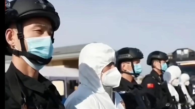 世界杯前夕，墨西哥发生了重大枪击案，5名警察在执勤的途中遭到了伏击牺牲，还有5人