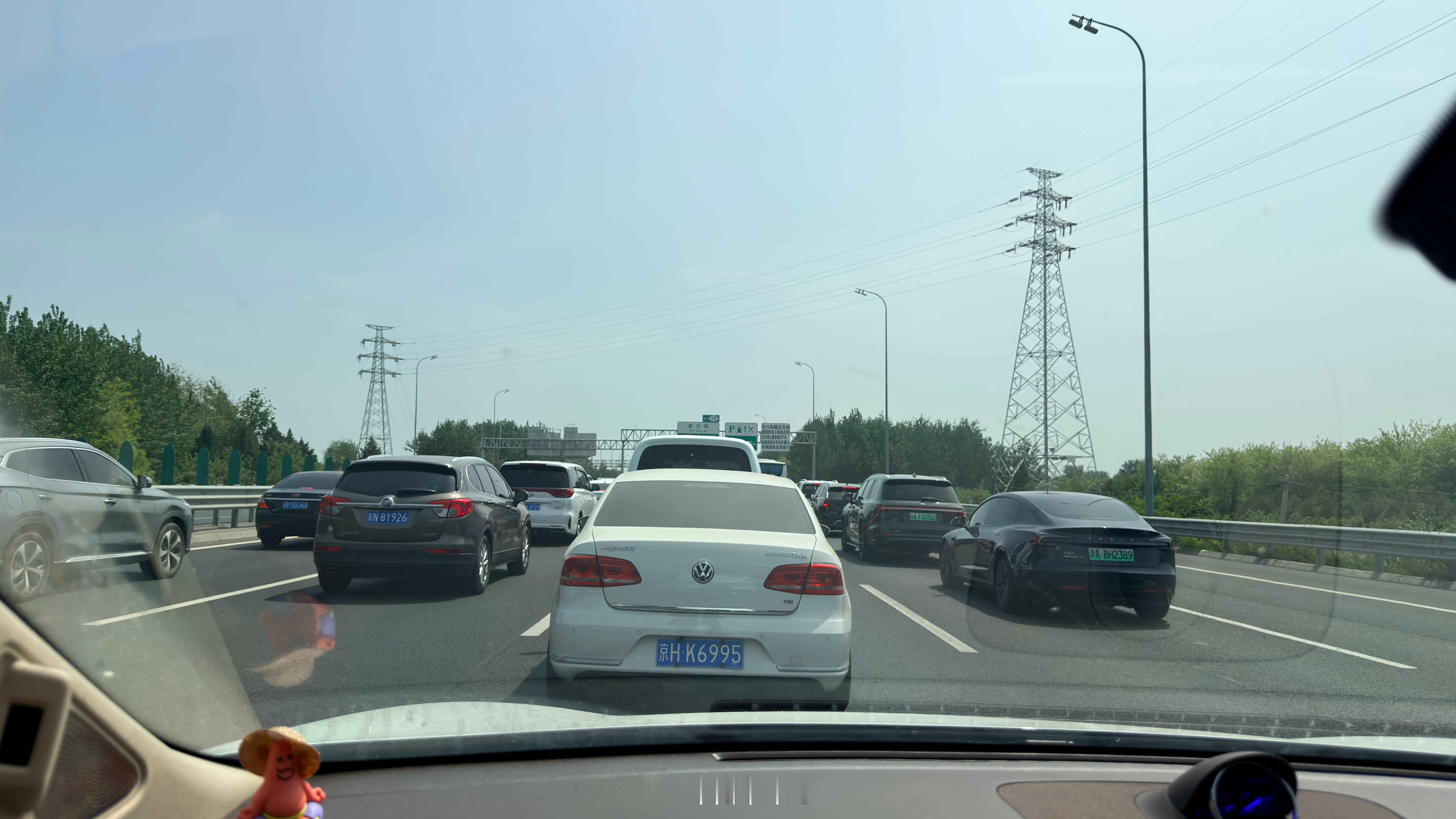 五一假期京津冀有风有雨出行需注意已经堵在了路上，你们堵在哪里，京沈G1堵车啦！ 