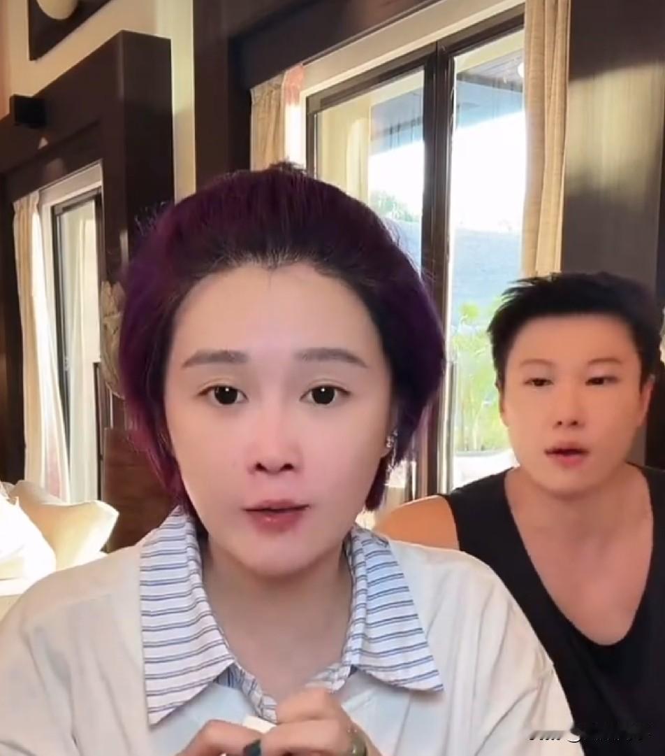 球球表示最烦别人舔她！

          球球自曝特别讨厌别人舔她，因为从小