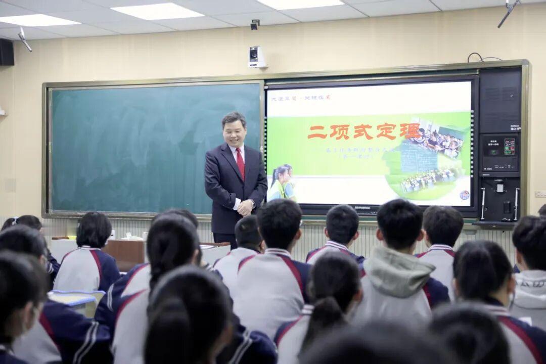 山东省费县实验中学优秀教师风采展
         市级教学能手田松东（图一）、
