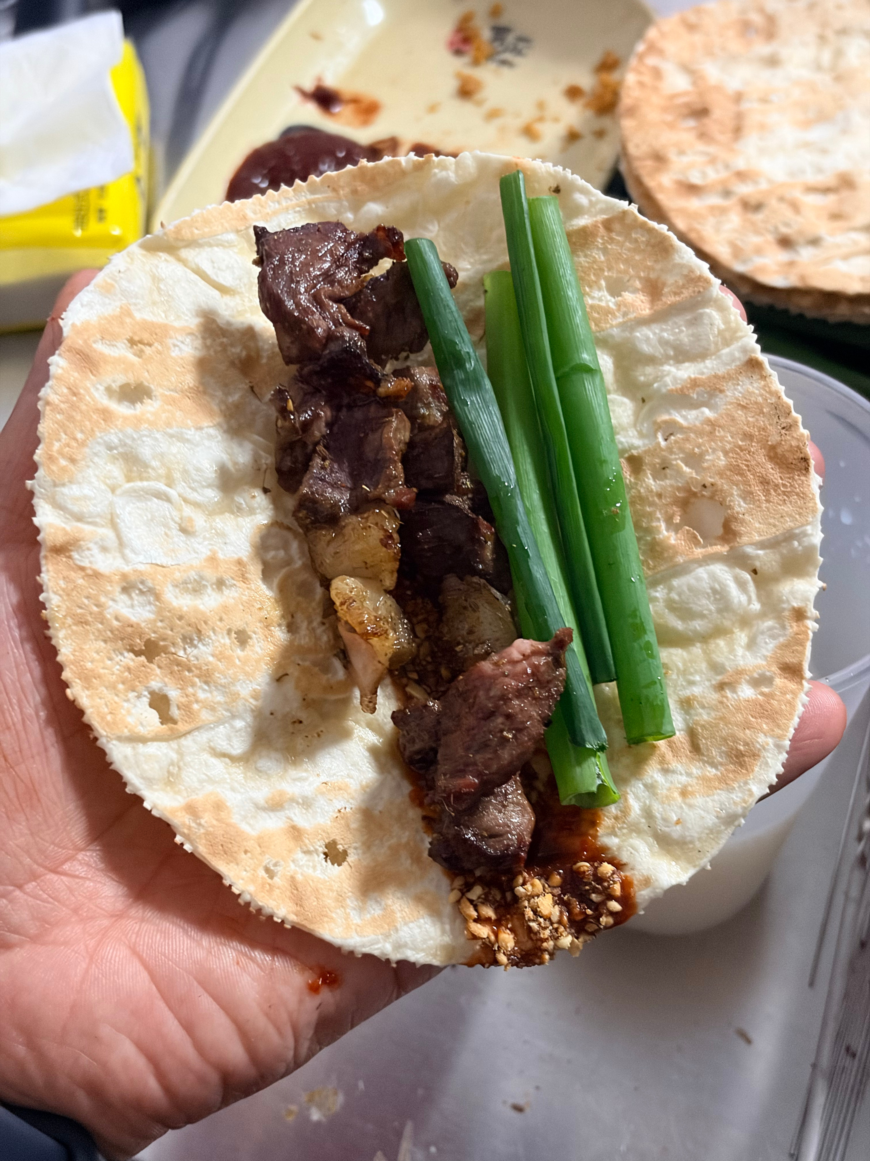 淄博烧烤主打一个锻炼腮帮子 淄博