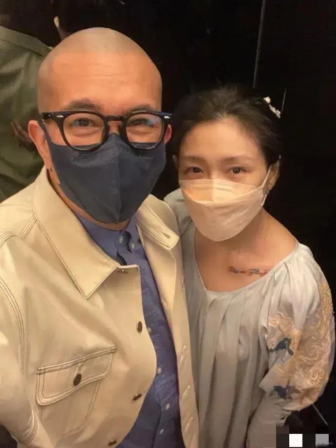 大s有情喝水饱

光头魅力杠杠的
一线顶流明星大s
被他迷得神魂颠倒。
为爱追到