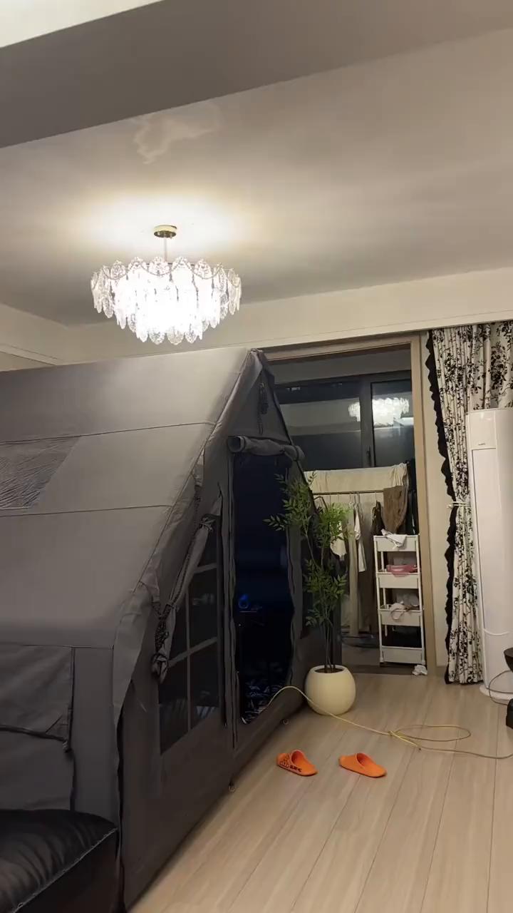 我不知道你们老头有没有病，这是客厅，真的。我不知道你们老头有没有病，今天他就在这