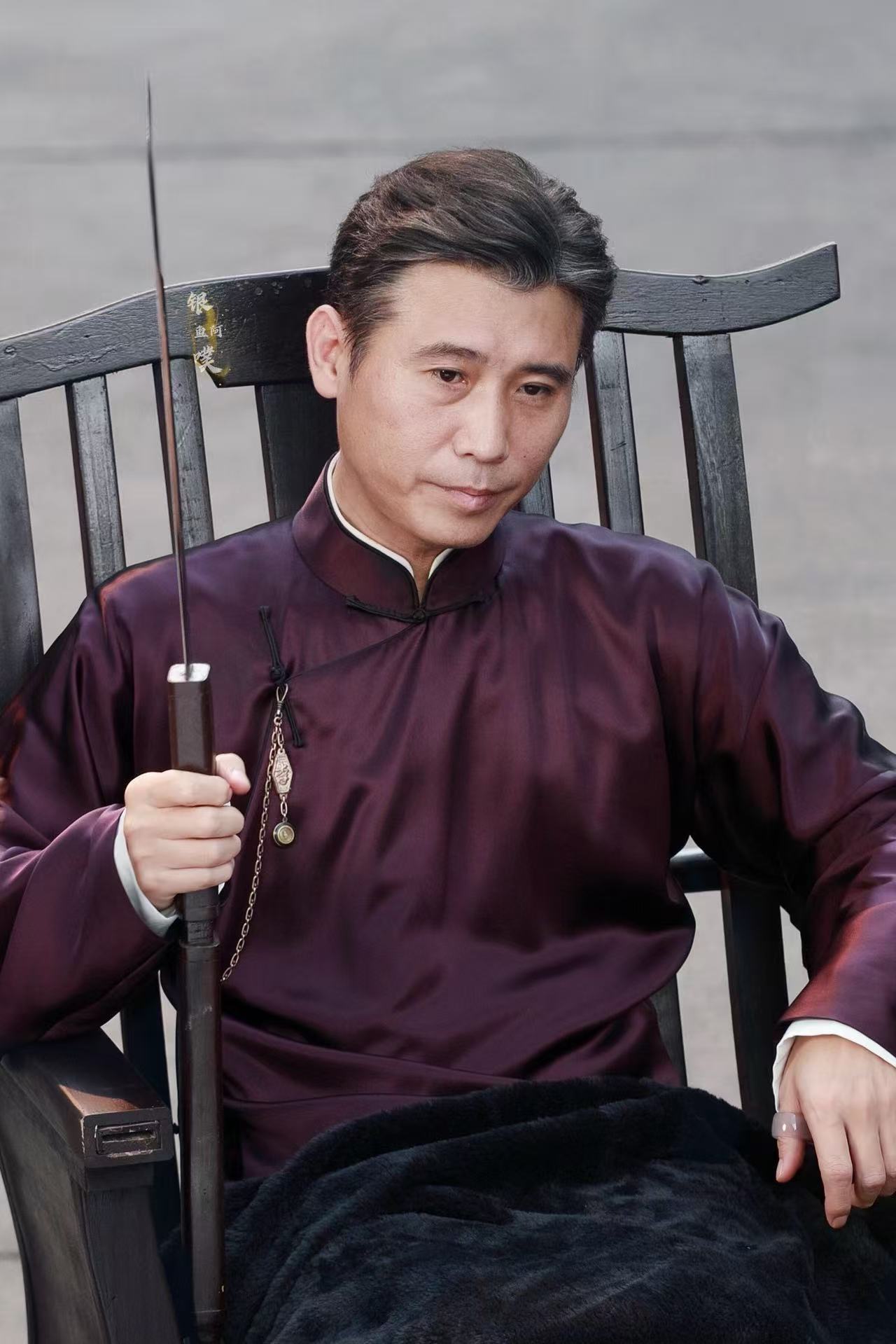 李乃文九门嫂子开门我是我哥九门 半截李在外头谁都敢惹，佛爷面前都不带怂的。结果在
