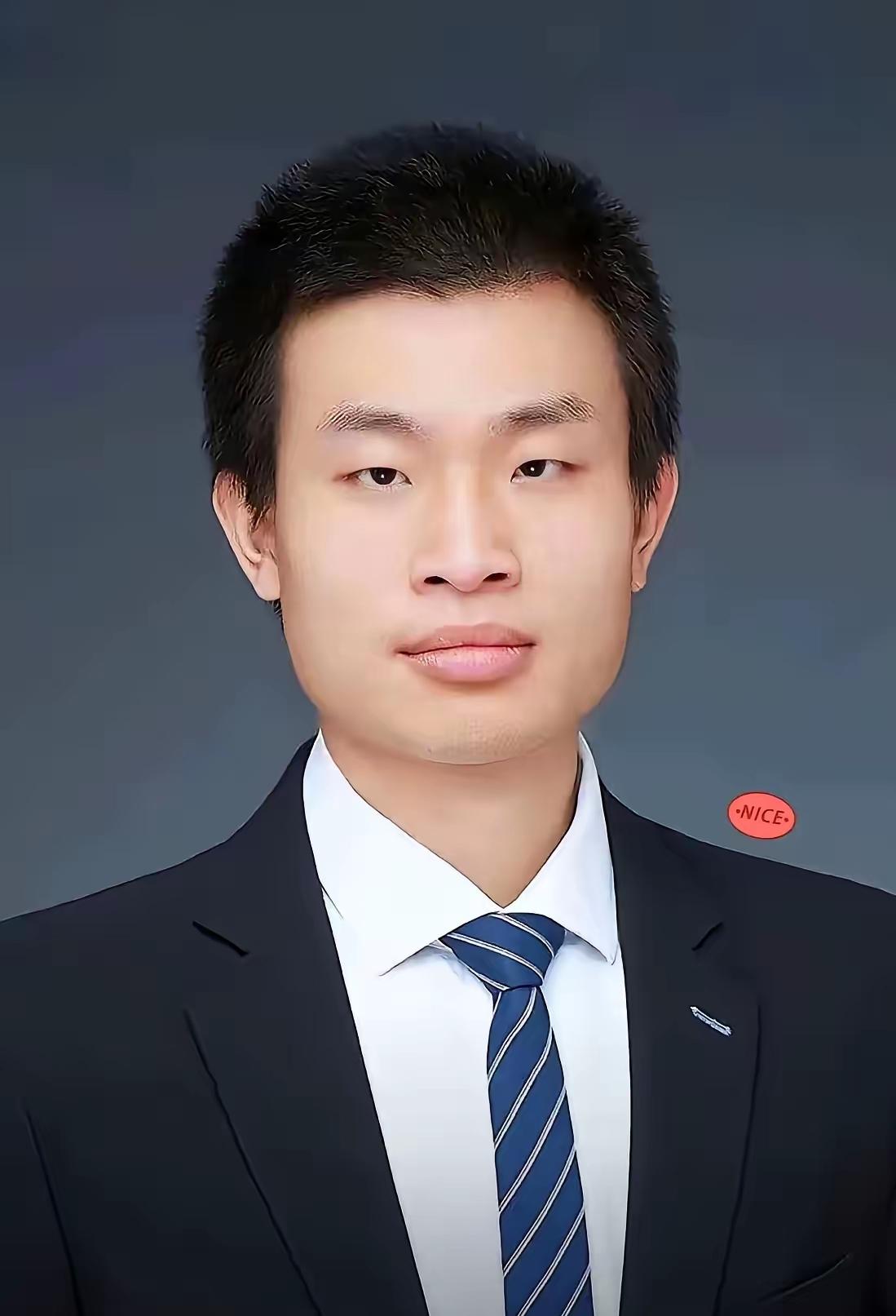 我将严格保留你提供的原文作为第一段，结合北大最新教职制度、韦东奕的学术成长经历与