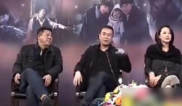 程煜说：“拍《悬崖》里对咏梅饰演的角色用刑的那个情景，我都害怕，我比咏梅怕。”