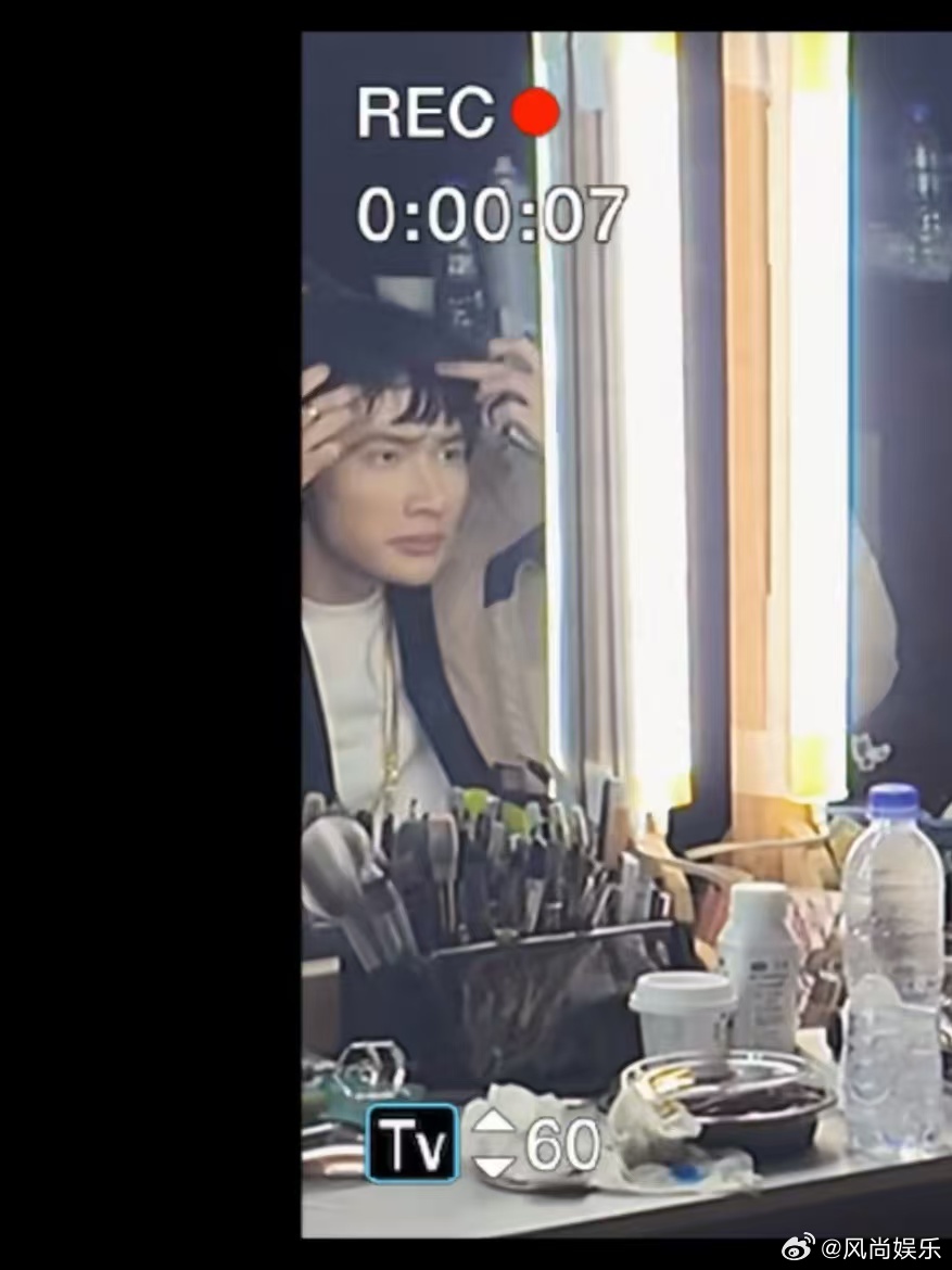 余宇涵分享节目内外vlog 看余宇涵的vlog，解锁舞台背后的真实他！每个瞬间都