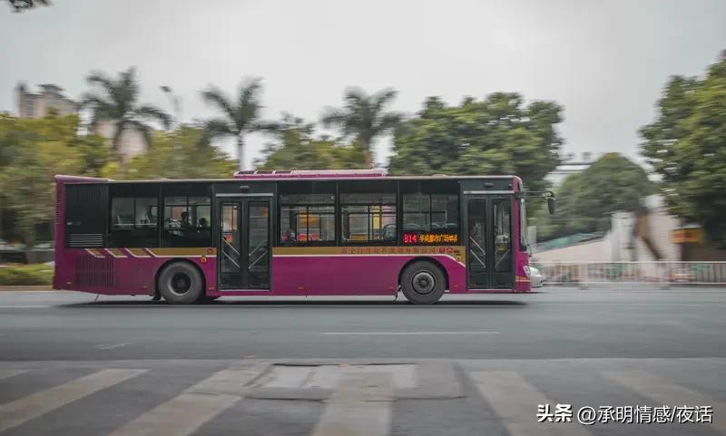 别人帮我，肯定得说谢谢！“谢谢”就像社交润滑剂，没什么成本，却能让大家心里舒坦。