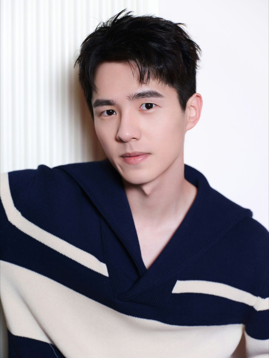 #刘昊然从水灵灵到干巴巴# 刘昊然在电影《解密》中的转变太震撼！曾经那充满朝气水