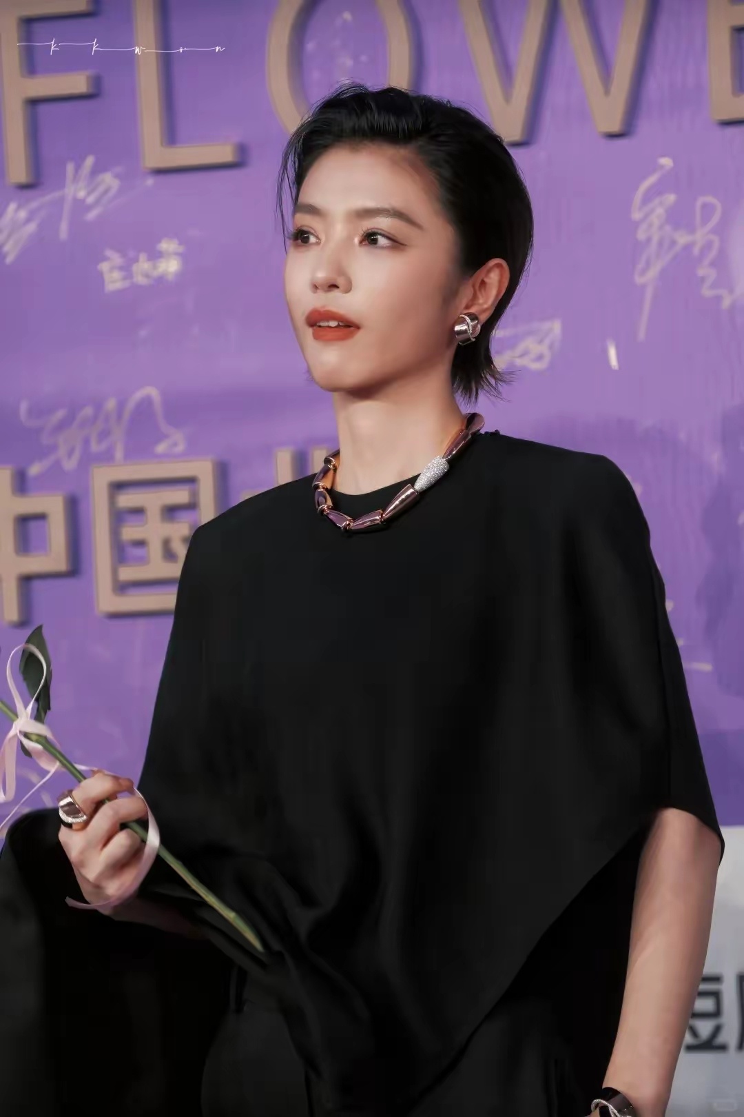 原来姚安娜是艺名百花奖这次最大的遗憾就是没给李云霄颁个奖因为她可是为了演好《镖人