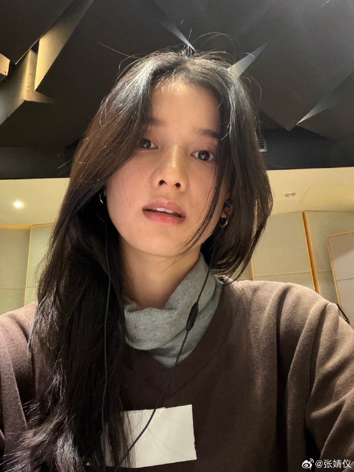 我想象的素颜自拍就张婧仪这样张婧仪好素的脸 ​​​没有妆感的干净最难得，我想象的