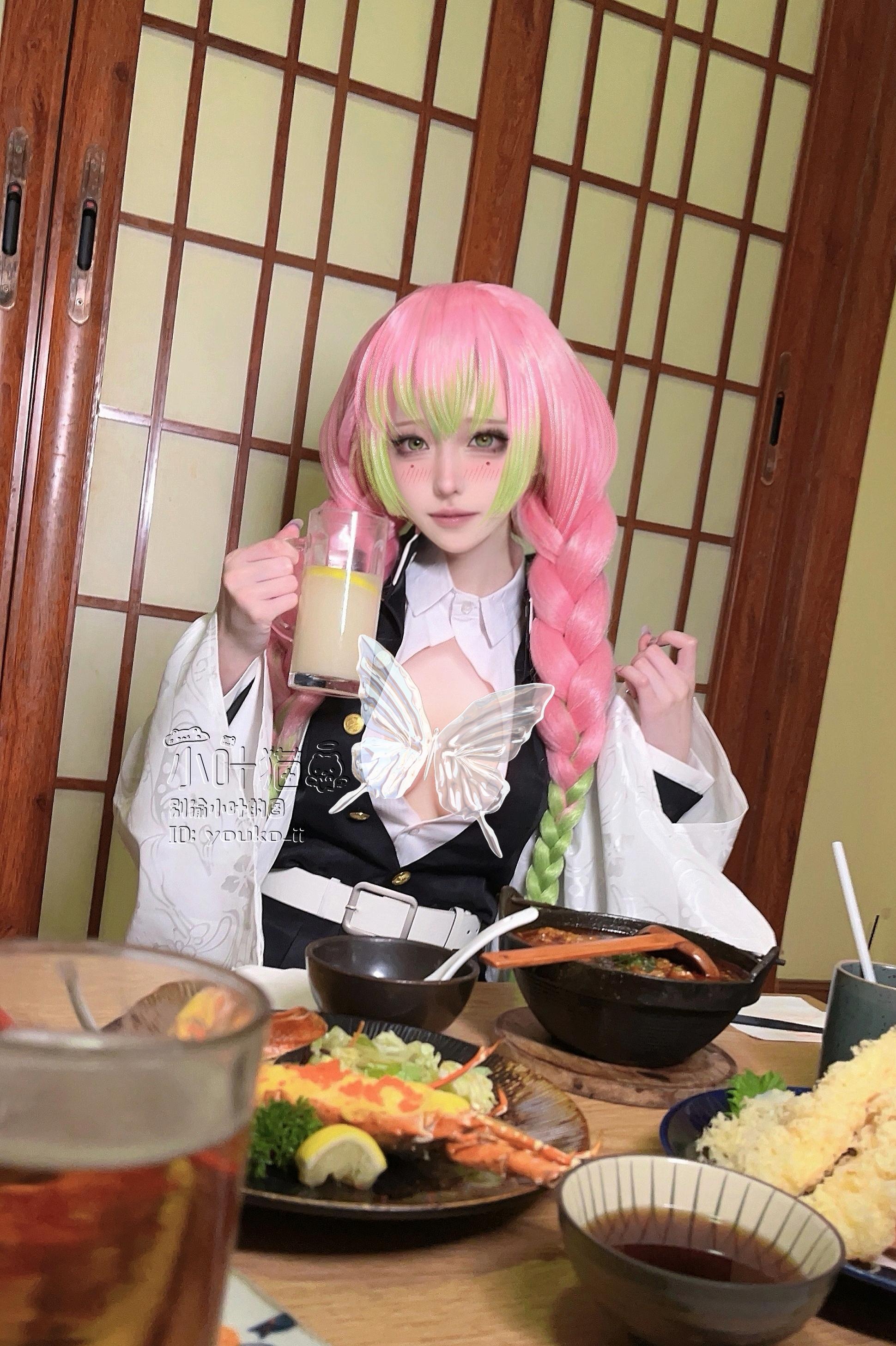 和漂亮女孩吃了顿漂亮饭