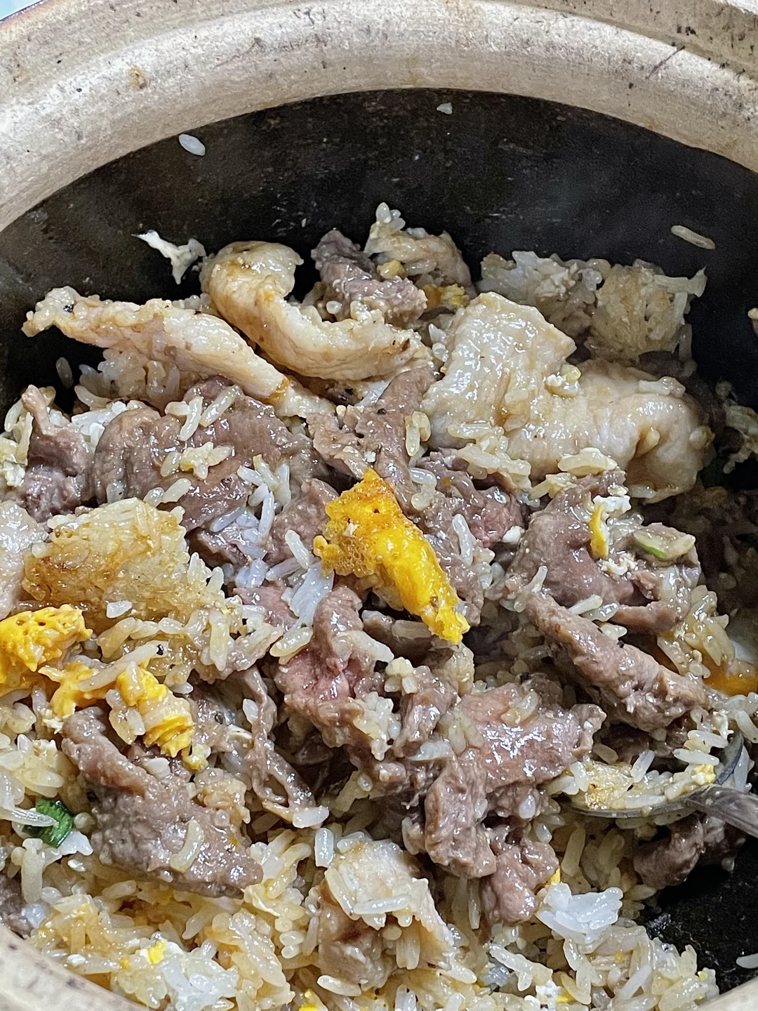 在上海！！吃到了巨巨巨🈶️饭张力的煲仔饭！！