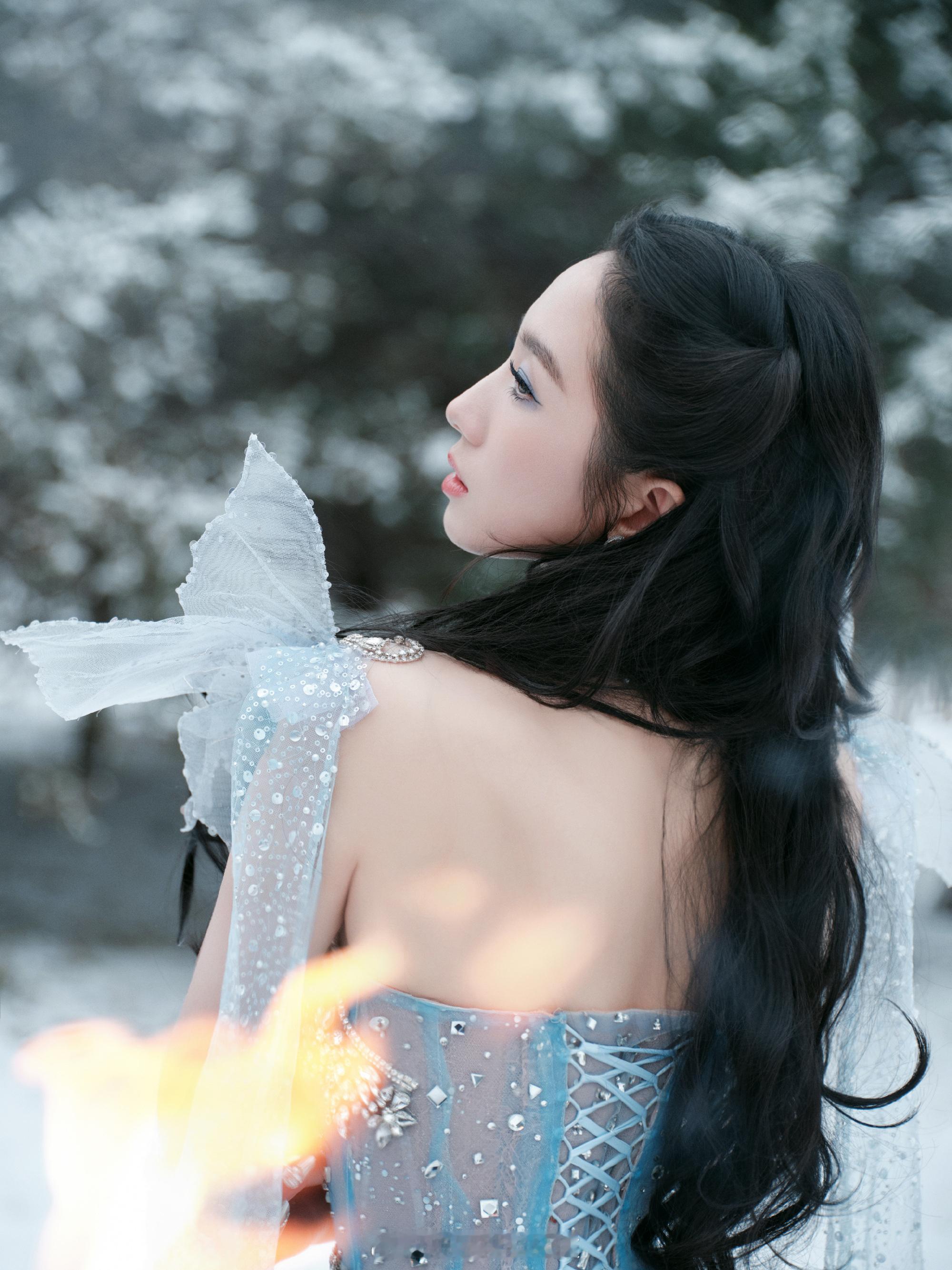 孟美岐星光大赏妆造好美 