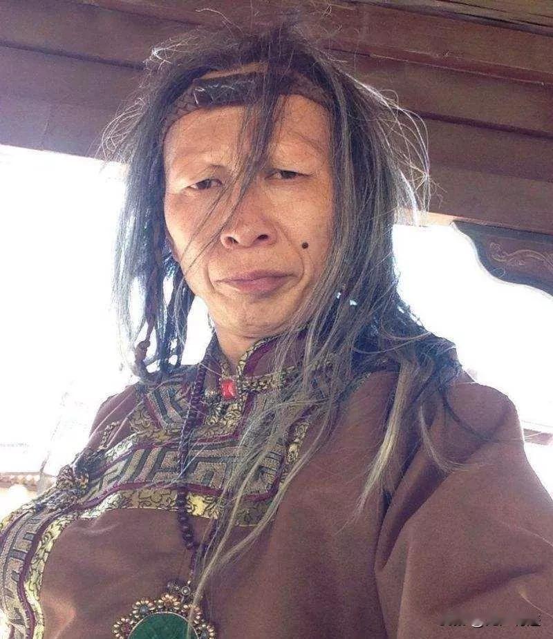 有没有人有被电视里的人物吓哭的经历？
小时候看刘亦菲版的《神雕侠侣》，就被里面的