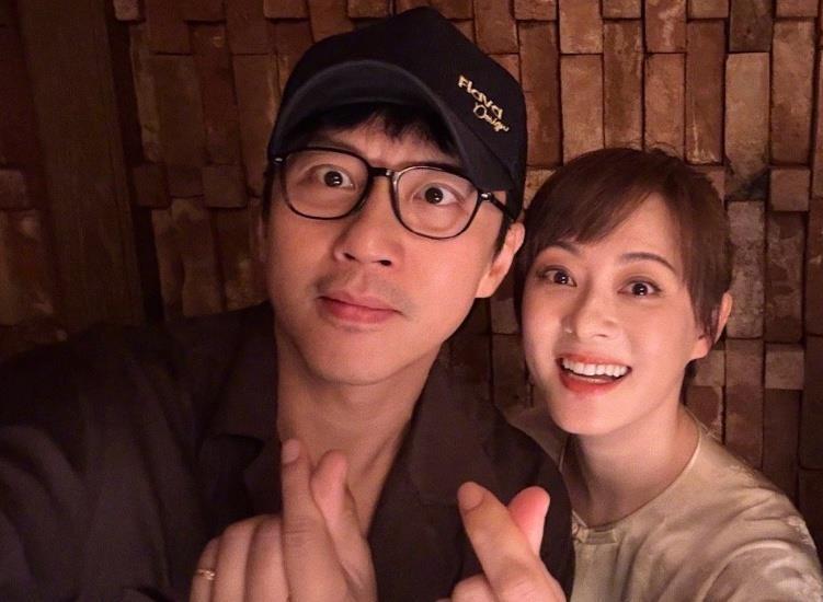 孙俪在社交平台发文，透露邓超在拍戏前问她如何提升上镜状态。 孙俪把营养师的话转告