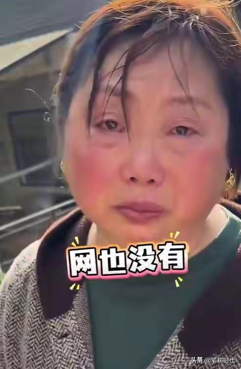 抗洪女支书回应“那不是金的”！一位安徽网友的一句评论点赞近2万！称只要是自己劳动