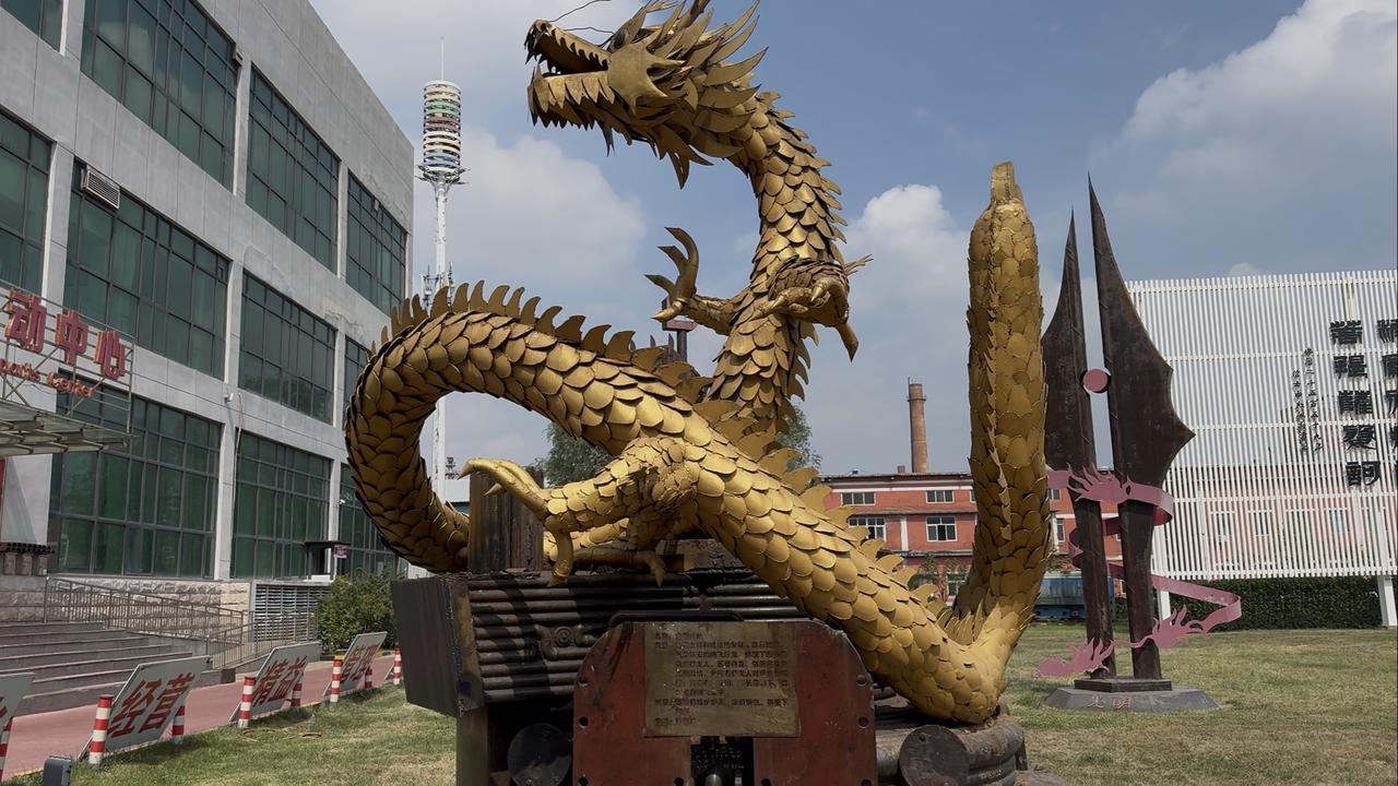 | 探秘德龙钢铁文化园，解锁工业旅游新玩法

你能想象一座钢铁厂摇身一变，成为超
