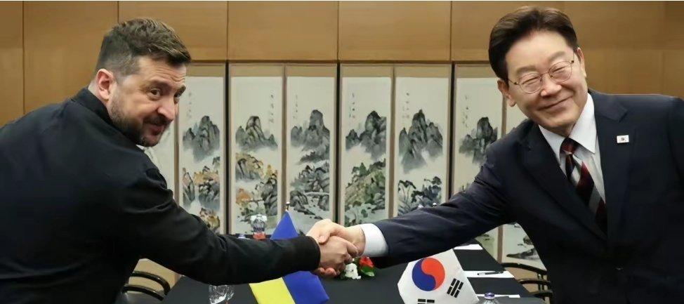 首尔大规模示威反对李在明总之，这起由泽连斯基在联大会议上公开将两名移交韩国、引发