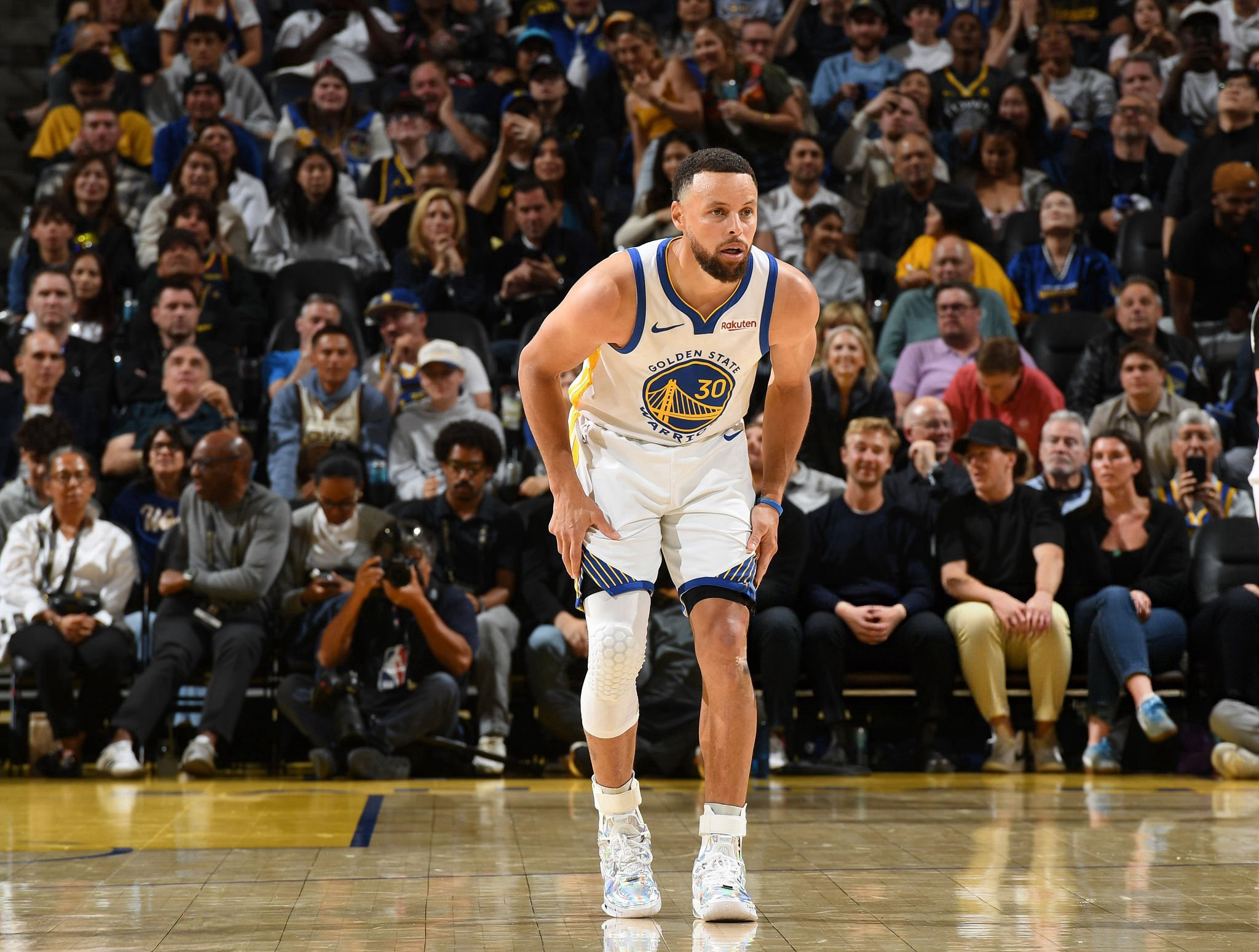 金州勇士 库里-我的评分：火箭vs勇士 今天的你打完了迈入38岁的第一场比赛我时