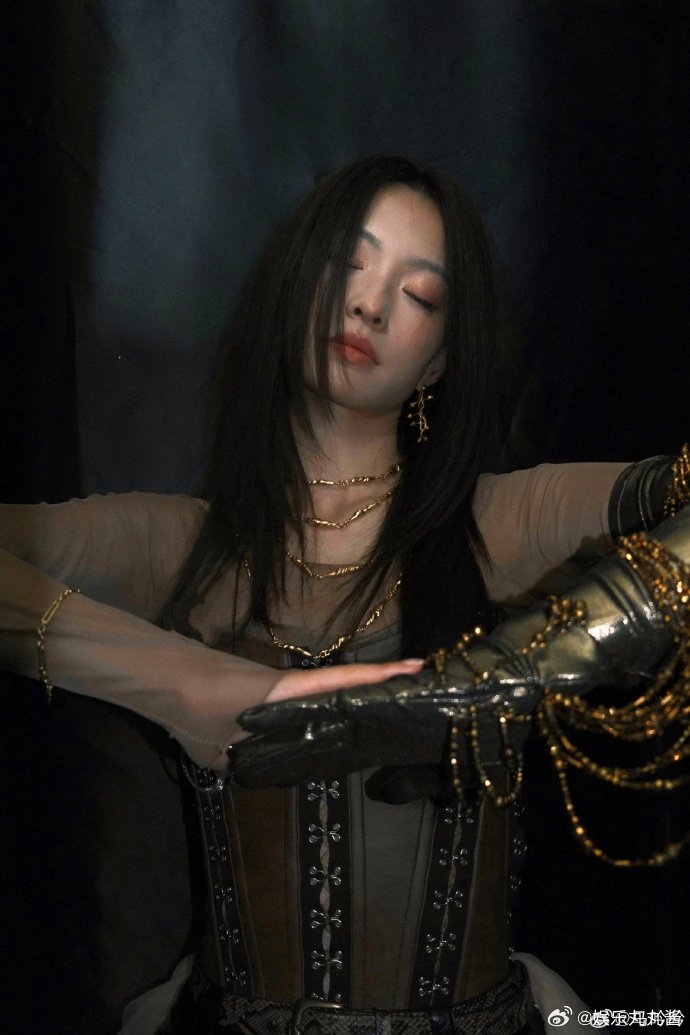 马吟吟舞娘舞台的黄金十秒 乘风2025谁懂啊！马吟吟的《舞娘》，每一秒都在我的审