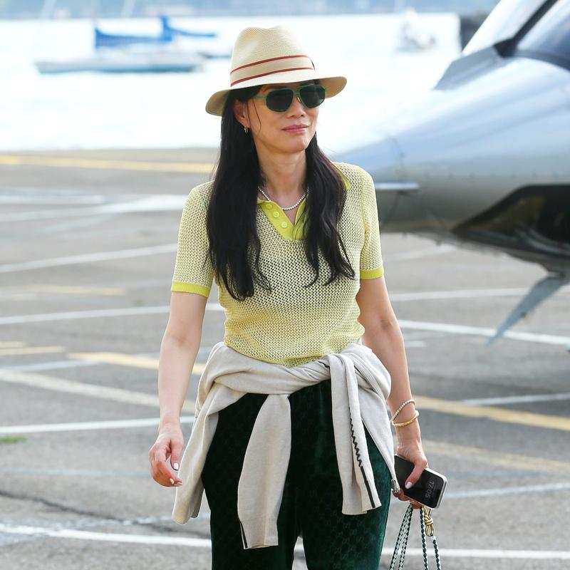 假如我是女人，还真有点羡慕邓文迪。她出身普通家庭，父亲是医生，母亲是家庭妇女，一