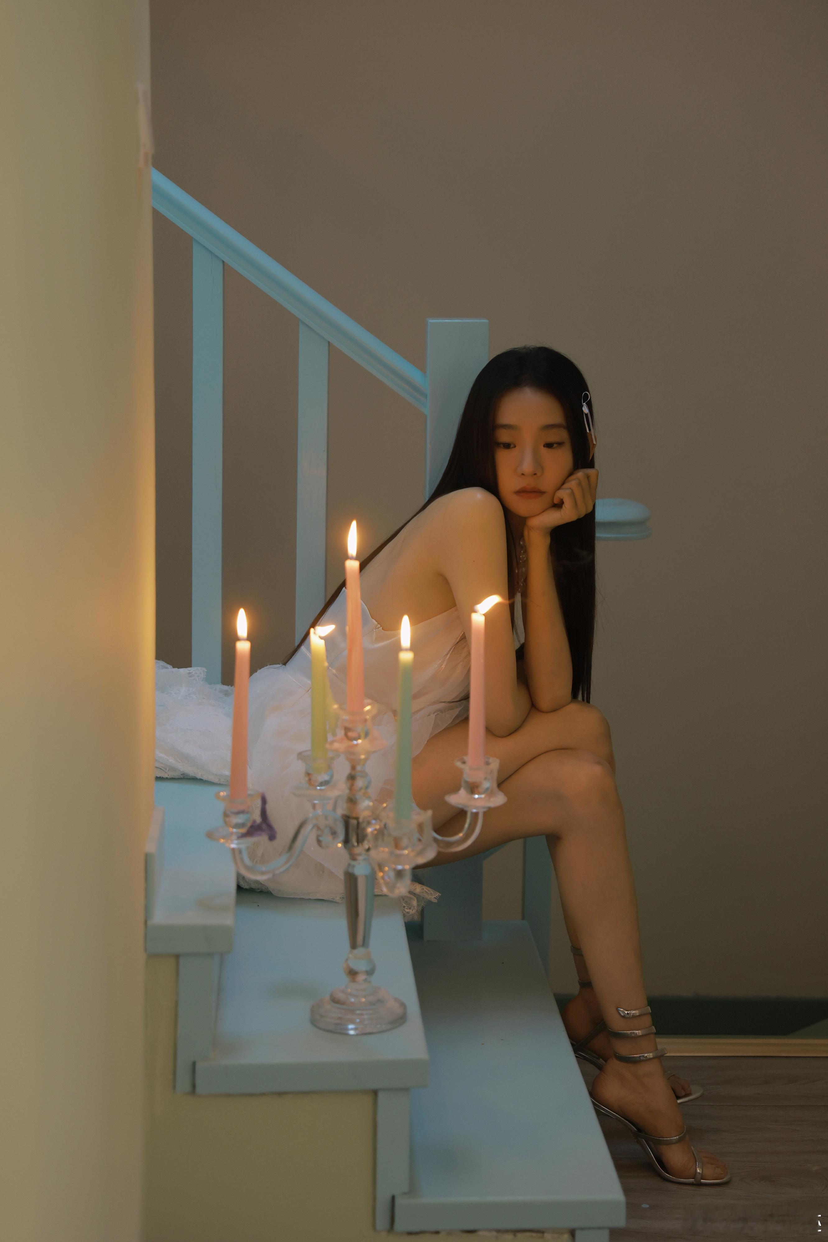 张艺凡也在陪张峻豪胡闹张艺凡超绝长腿美足