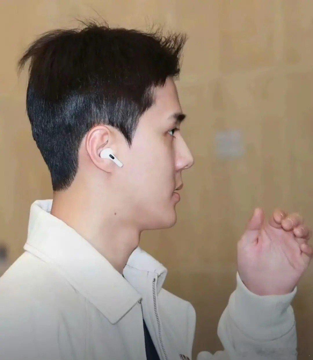 吴世勋近照来了 这又是谁的初恋 ​​​