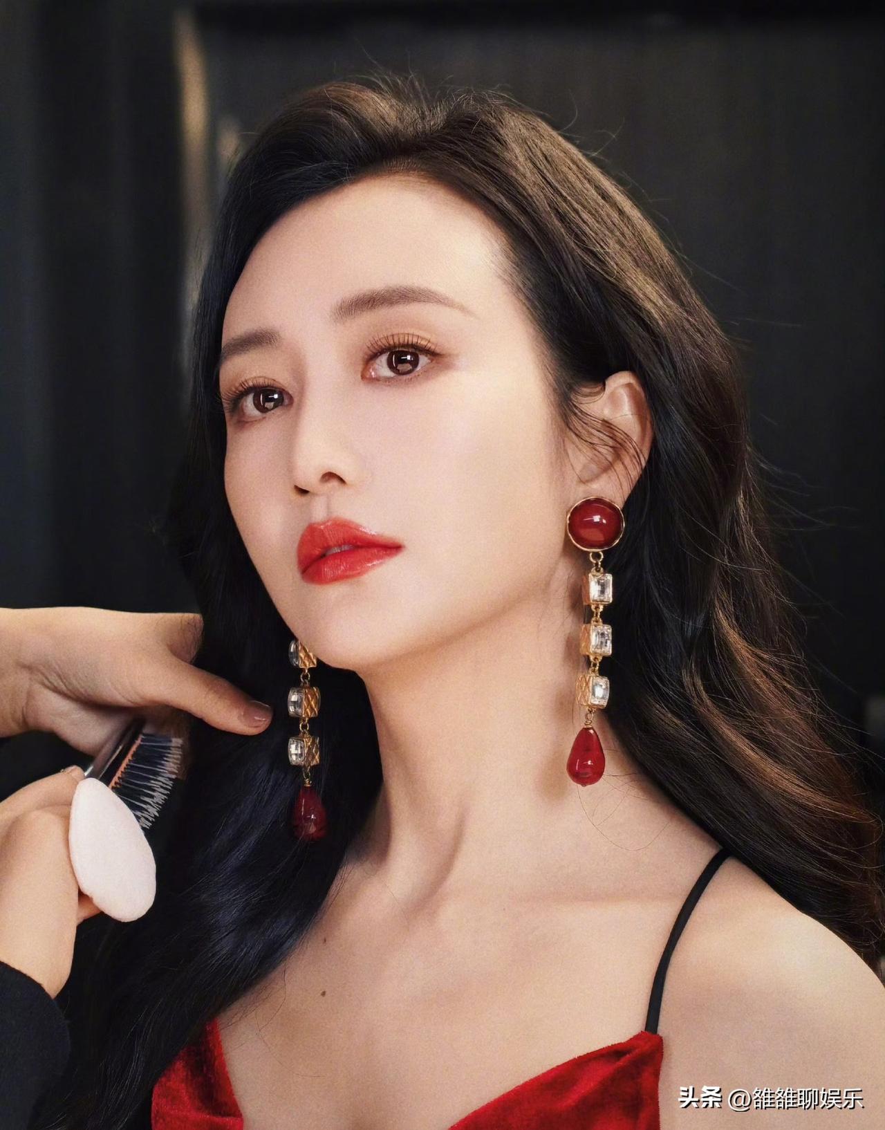 王鸥，深夜高调发文。

3月3日深夜23点23分，王鸥在社交平台高调发文，字里行