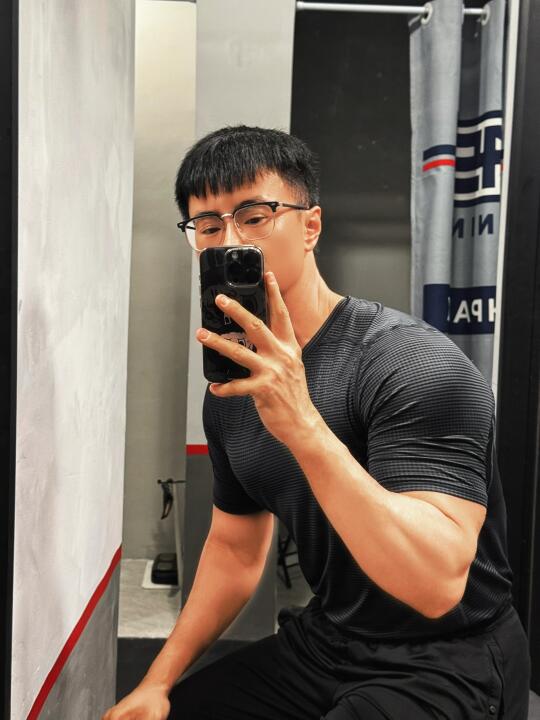 穿上衣服就是细狗？不，脱了也是！