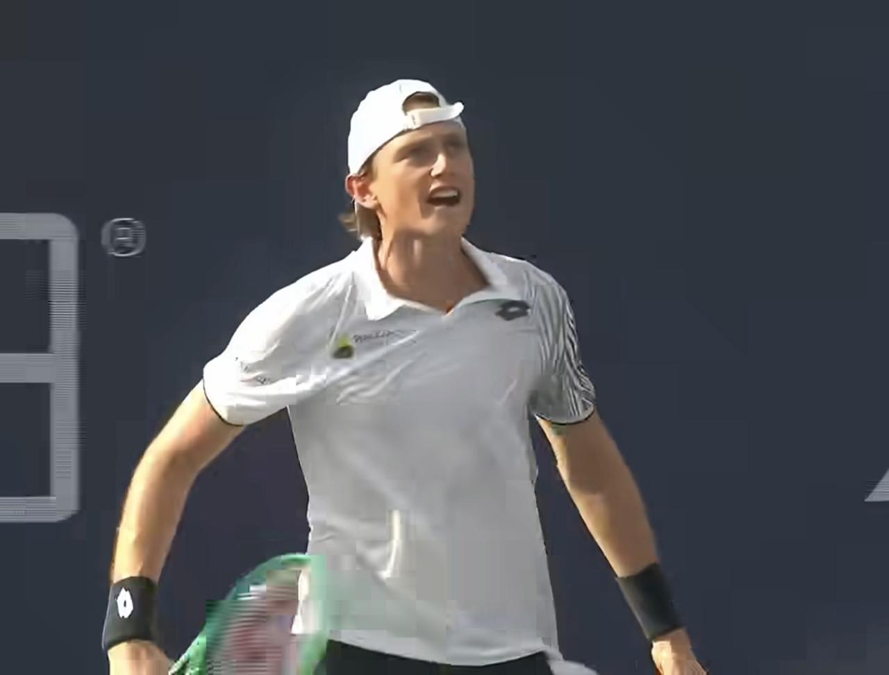 ATP温斯顿塞勒姆250赛决赛，秘鲁球员布塞以6-3、6-2击败温网四强费里，夺