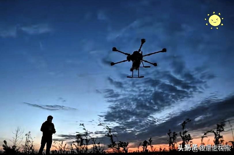 泽连斯基这招“无人机外交”玩得确实野，简直是把战争经验当成了硬通货，在全球范围内