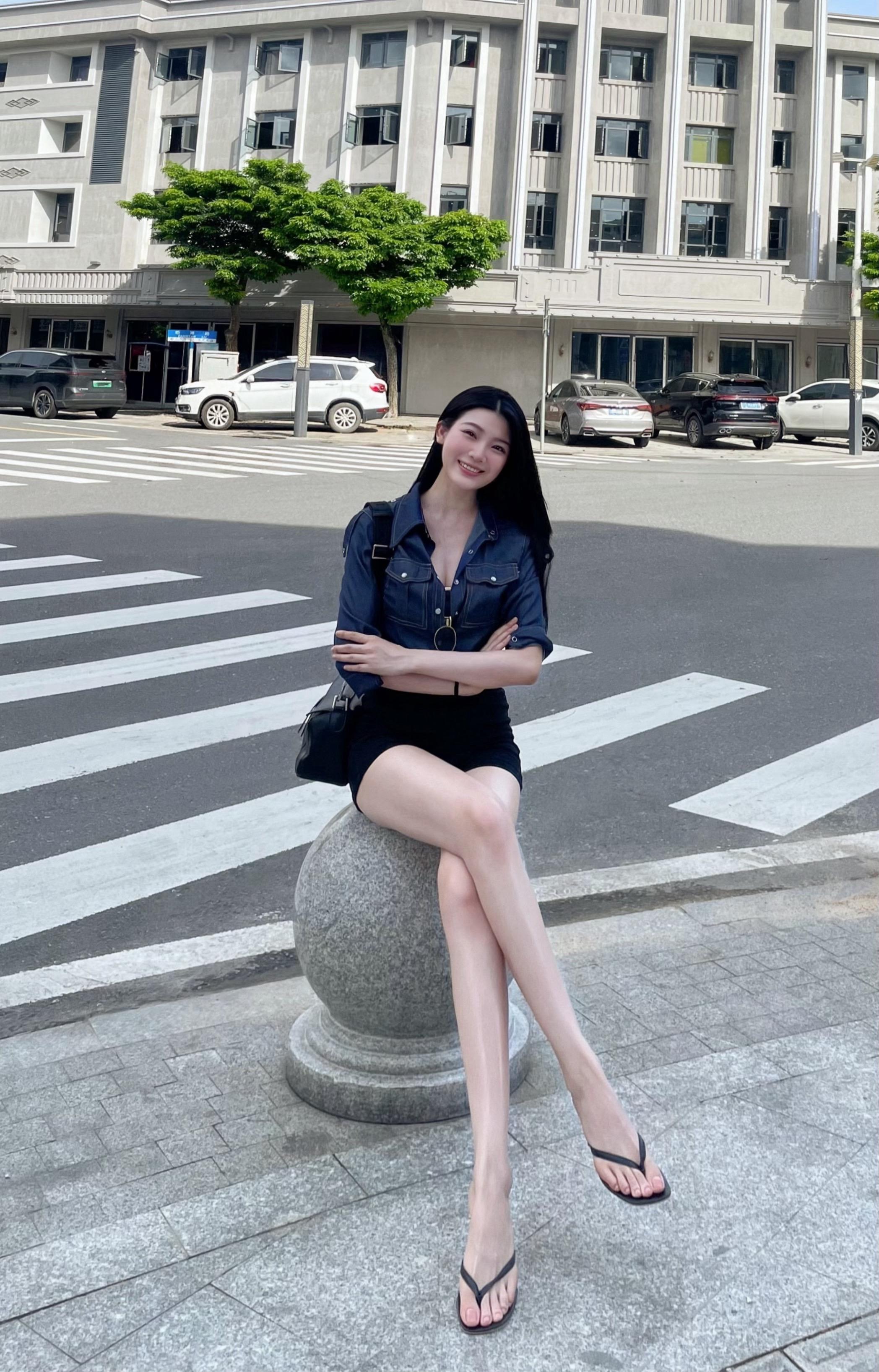 轻熟女。