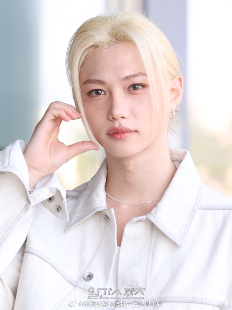 李龙馥felix今日机场新闻图 