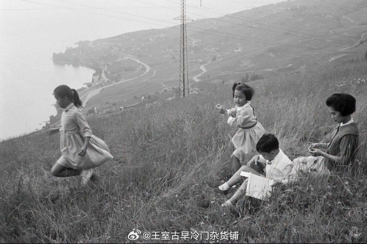 王室王室泰国王室暹罗往事 老照片：1960年，红唇姐和孩子们在瑞士，不知道为什么
