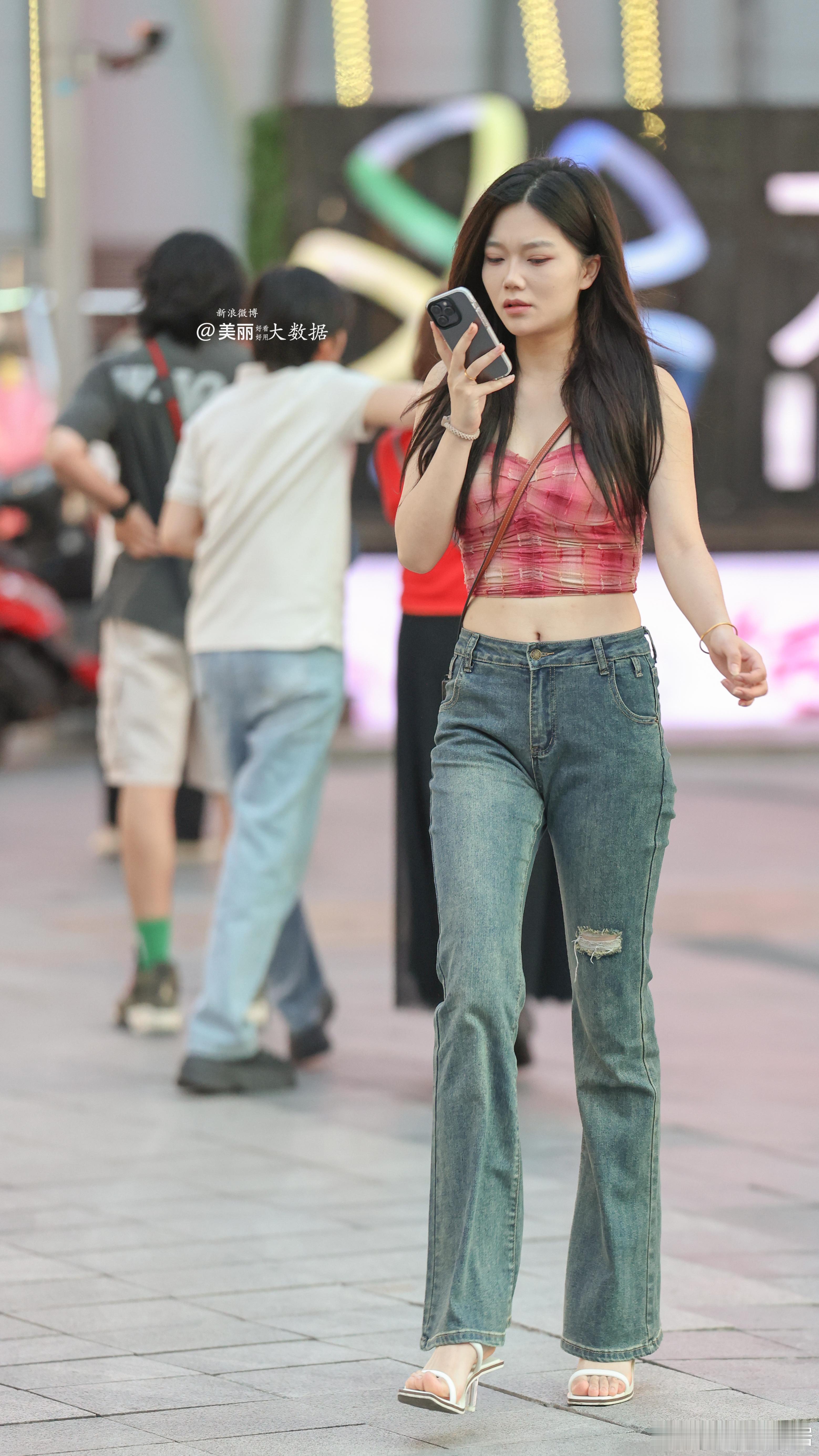 必须要露脐！嗯嗯，才好看！ ​​​