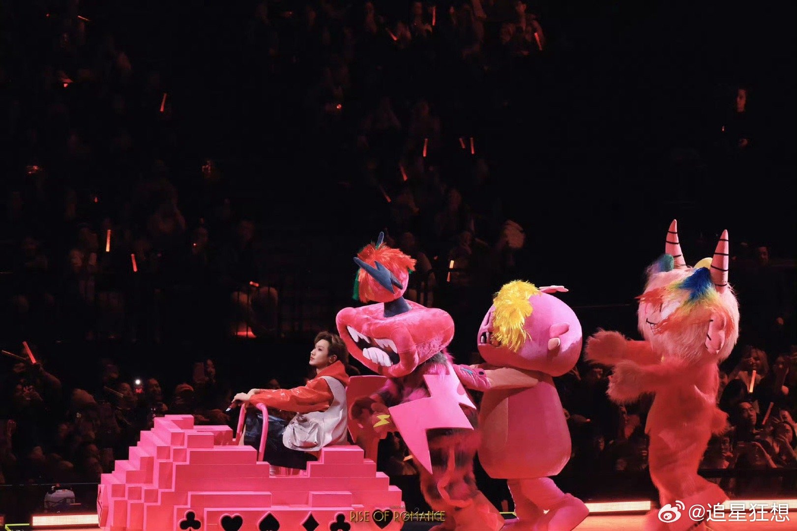 NBA现场放汪苏泷像晴天像雨天汪苏泷去看NBA 谁懂啊家人们！汪苏泷终于有自己的