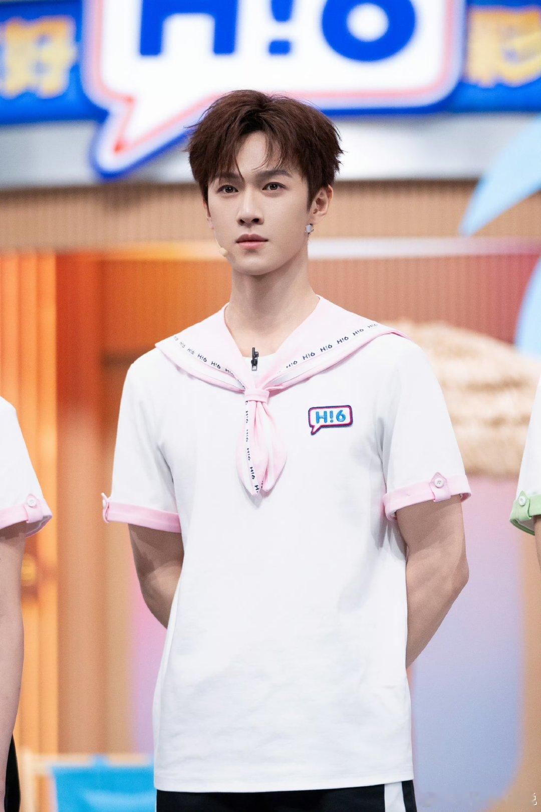 李昀锐hi6没有不出片的义务 李昀锐掌镜 高颜值摄影师上线，坐等今晚hi6精彩瞬