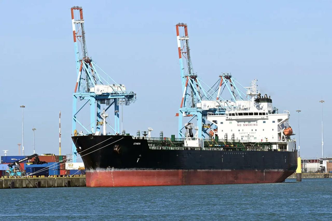 比利时为上周被扣押的俄罗斯影子舰队油轮以太号设定了1000万英镑的保释金！
该船